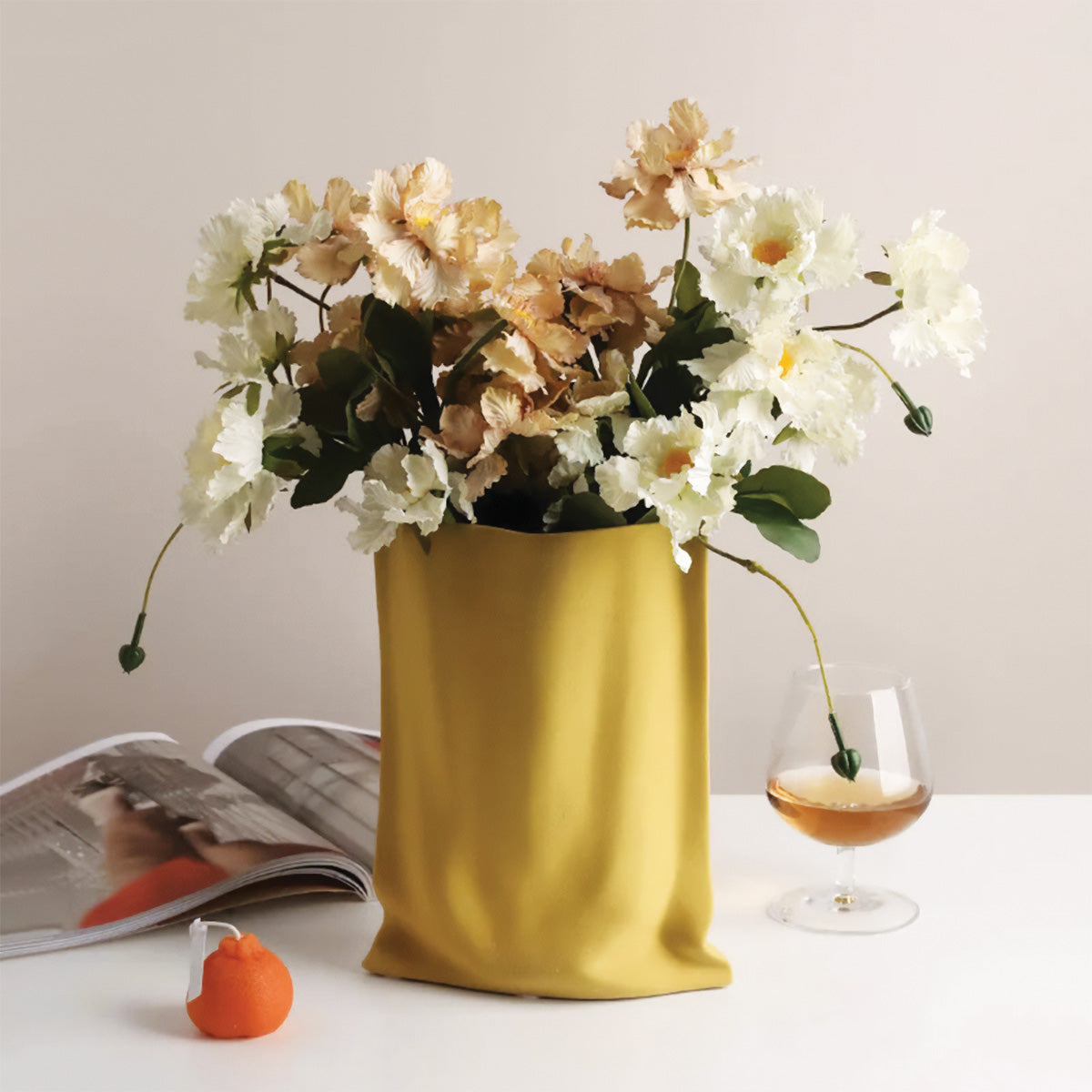 Variant image for Plissierte Blumenvase aus Keramik – Elegantes Falten-Design in Chrom und Weiß Gelb, 23,5x16,5cm – Stilvolle Vasen für Ihr Zuhause-3